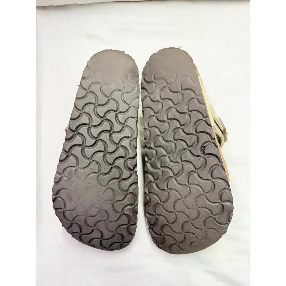 Birkenstock  thong sandals  women’s size 36/230LS 5/5.5 color beige have a flaw - Picture 12 of 13